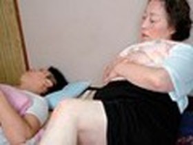 六十路隔世近親相姦〜祖母と孫〜 ふたりだけの部屋で愛しい孫に亡き夫の面影を思い浮かべて…禁断性交尾生中出し 村岡みつ子　サンプル画像03